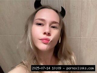 Camster Search, Natural, Stockings, Tatoo, Long Nails, Twerk, Cosplay, Asmr, Sph, Joi, Snap.